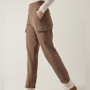 ✨ Athleta Endless High Rise Cargo Pants – Size 6 – PrimaStretch Travel/Work Pant